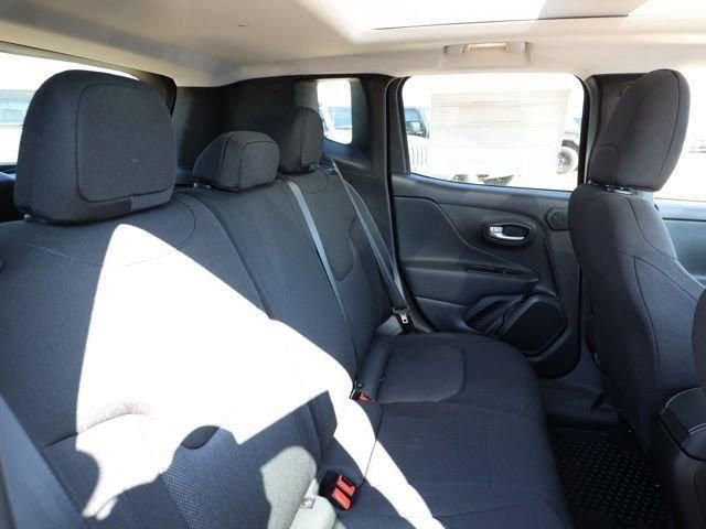 Used 2023 Jeep Renegade Latitude w/ Sun & Fun Group image 18