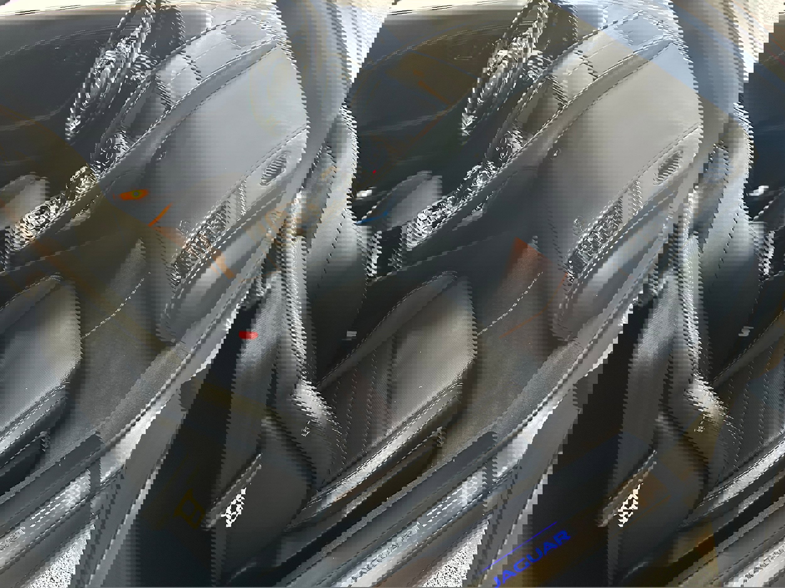 Used 2018 Jaguar F-TYPE R image 17