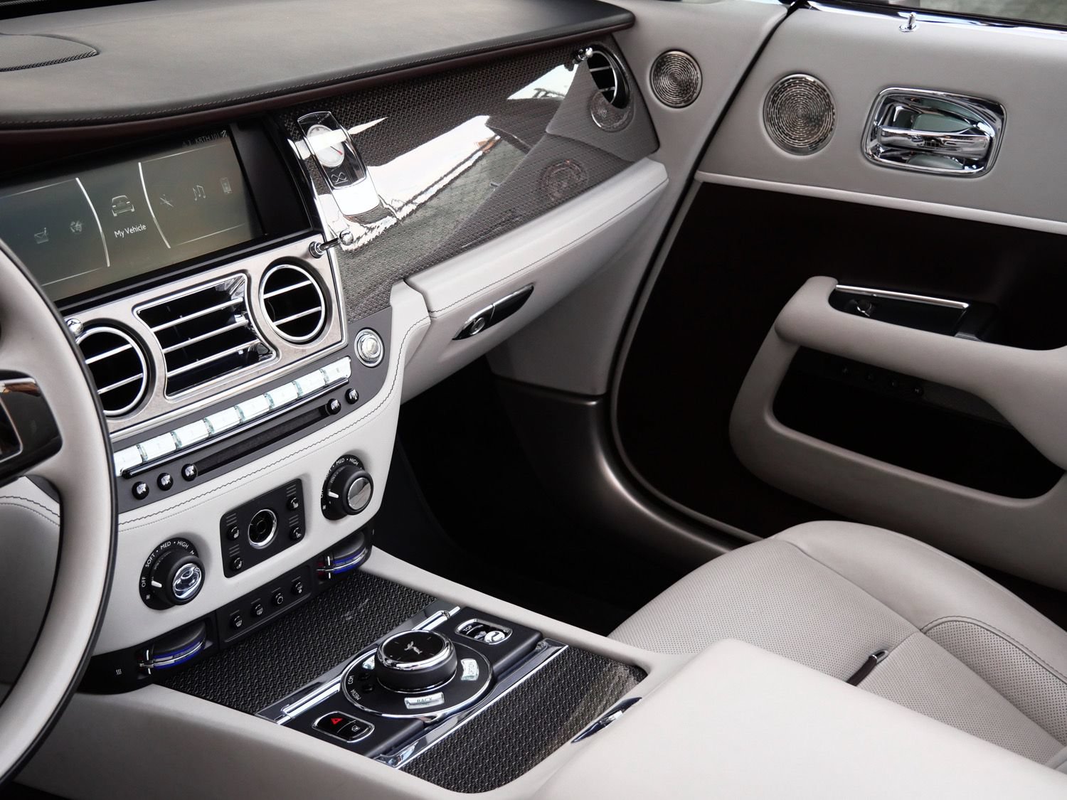 Certified 2019 Rolls-Royce Dawn RWD image 30