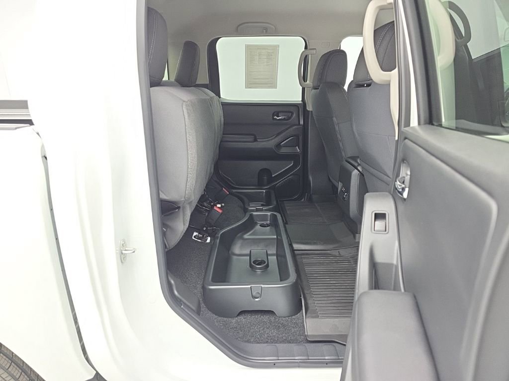 Used 2025 Nissan Frontier SV w/ SV Convenience Package image 46