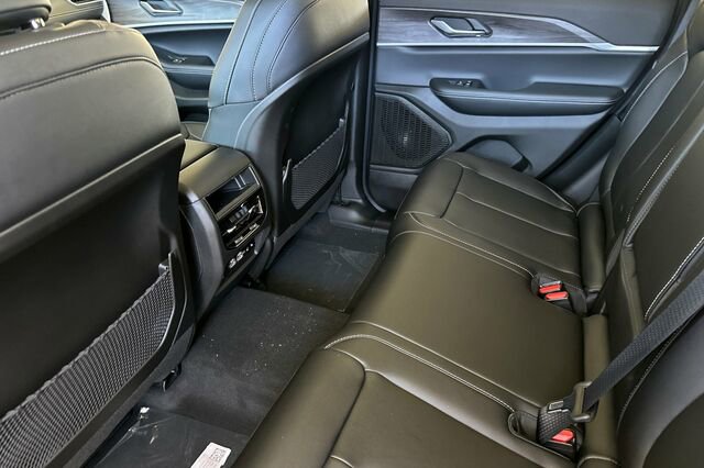 New 2025 Jeep Grand Cherokee Limited image 9