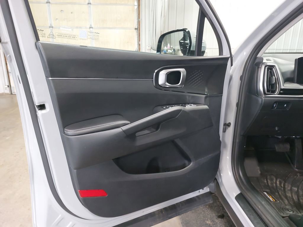 Used 2024 Kia Sorento S w/ Panoramic Sunroof Package image 28