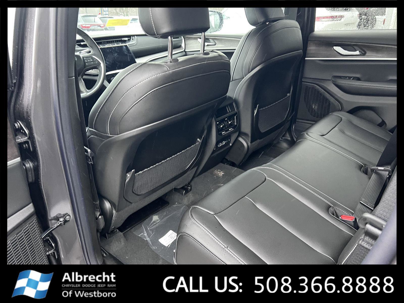 New 2025 Jeep Grand Cherokee Limited w/ Trailer Tow Package image 11