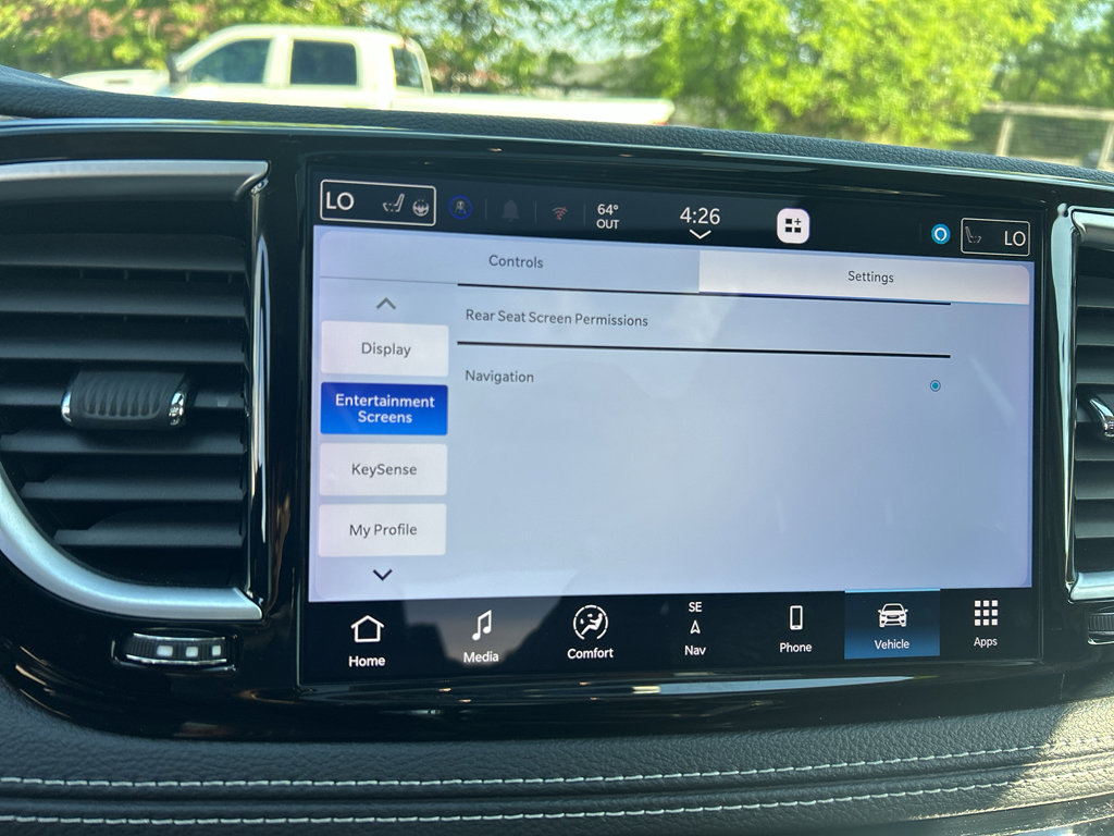 Used 2023 Chrysler Pacifica Limited w/ Uconnect Theater Family Group FWD image 23