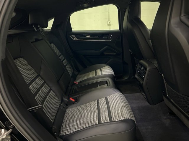 Used 2024 Porsche Cayenne Coupe image 62