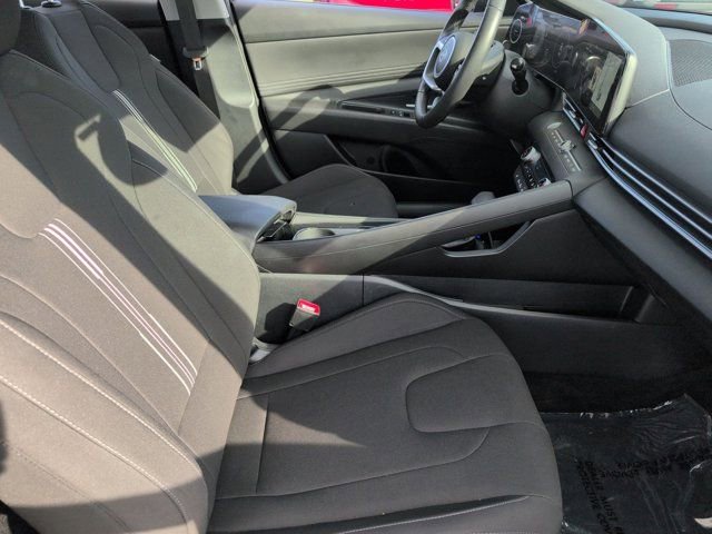 Used 2025 Hyundai Elantra SEL FWD image 31