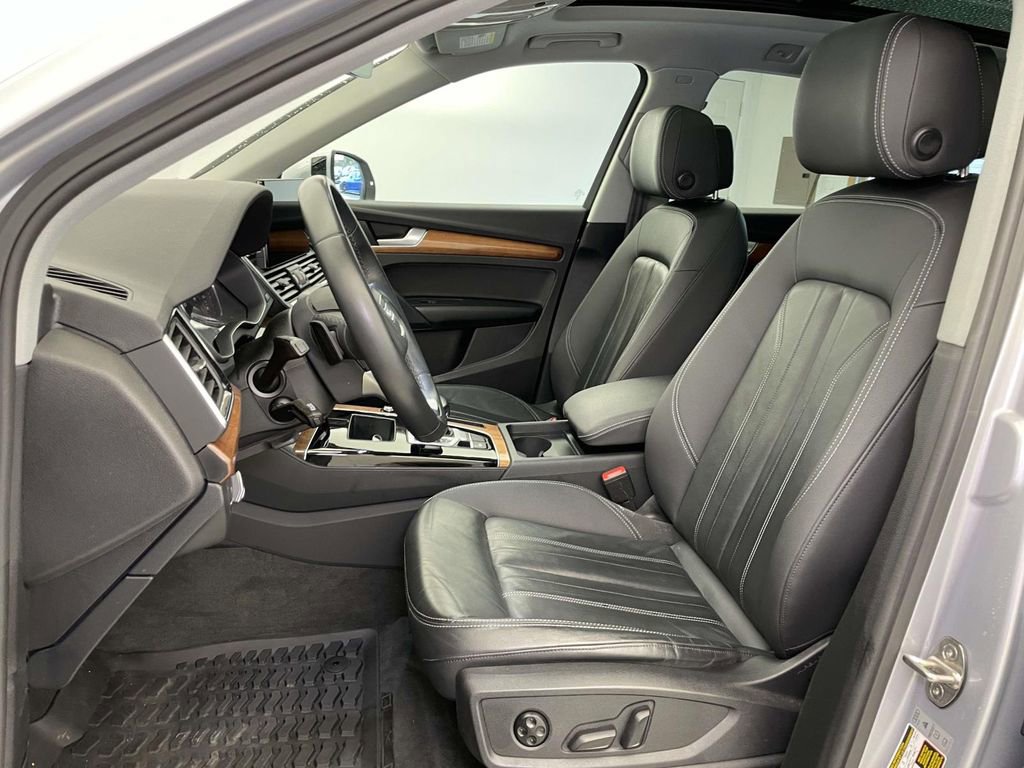 Certified 2023 Audi Q5 2.0T Premium w/ Convenience Package image 5
