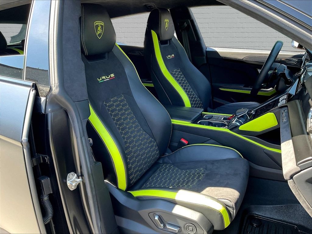 Used 2022 Lamborghini Urus AWD/4WD image 26