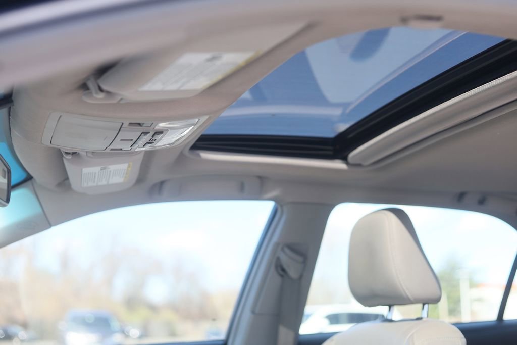 Used 2014 Toyota Camry XLE w/ Leather Package FWD image 8