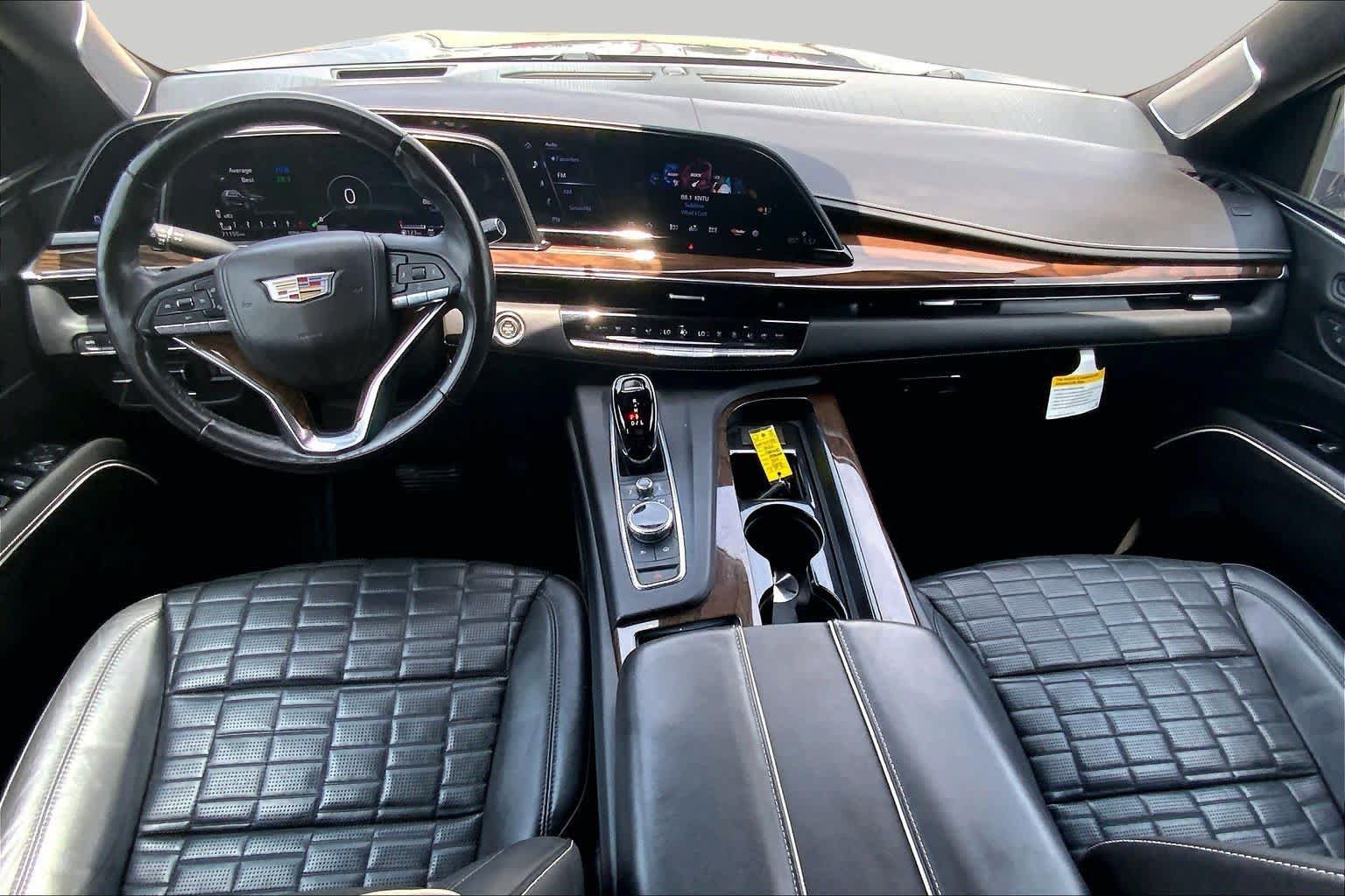 Used 2022 Cadillac Escalade Premium Luxury Platinum w/ Heavy-Duty Trailer Package AWD/4WD image 16