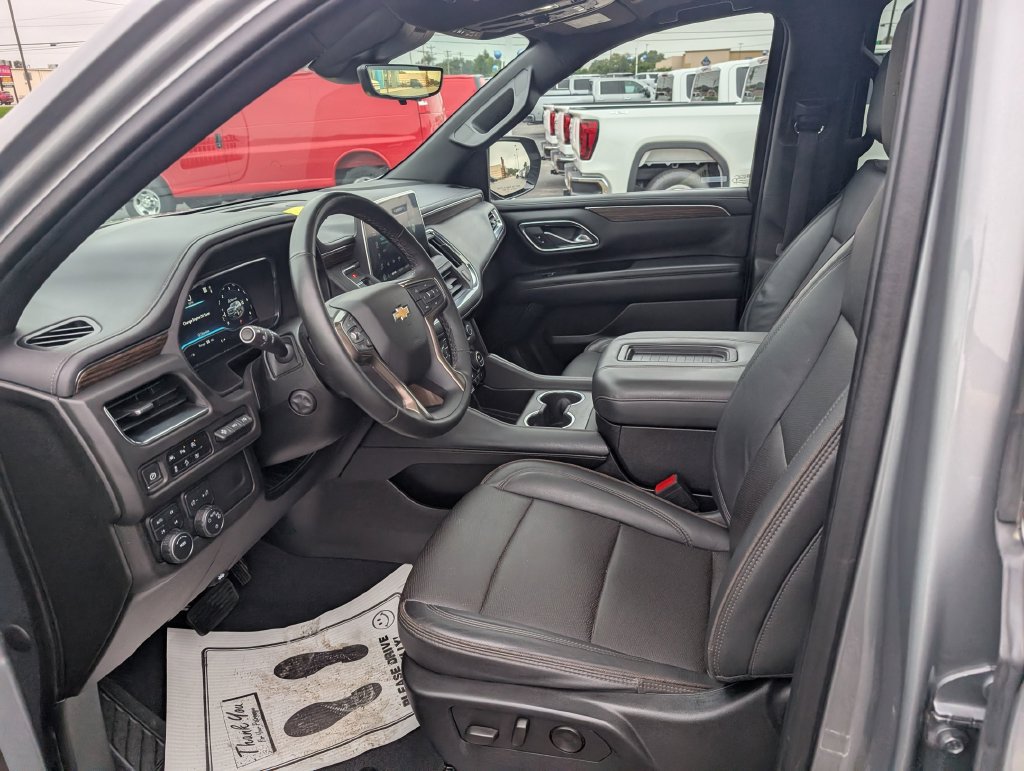 Used 2023 Chevrolet Suburban High Country w/ Premium Package 2 AWD/4WD image 16