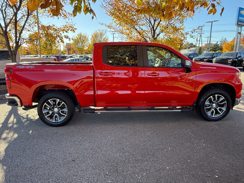 Used 2023 Chevrolet Silverado 1500 LT AWD/4WD image 6