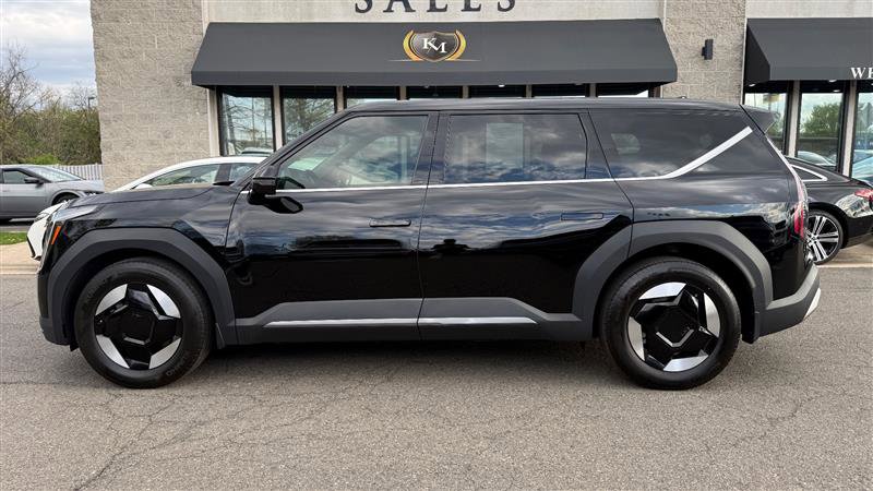 Used 2024 Kia EV9 Light Long Range image 2