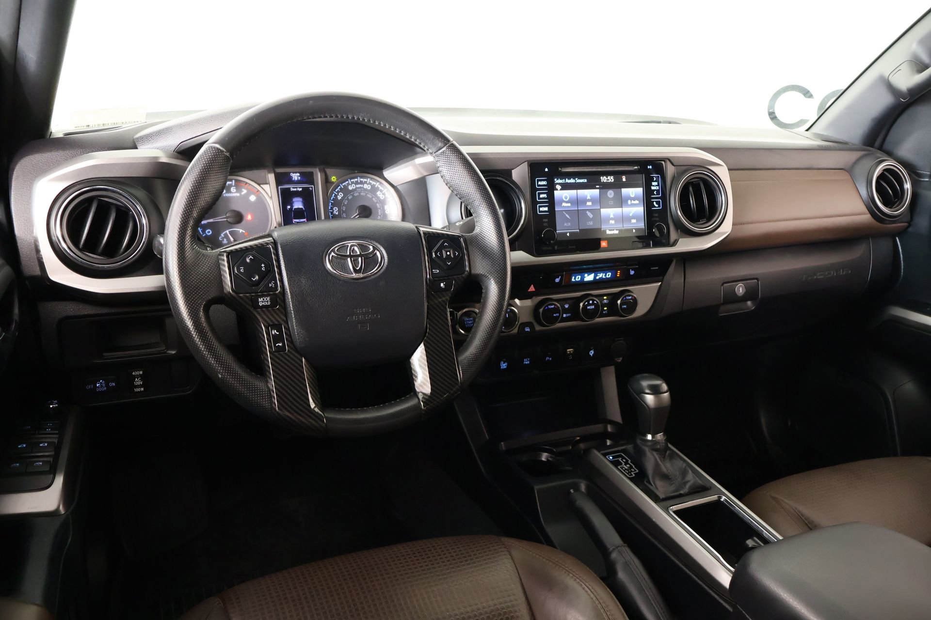 Used 2016 Toyota Tacoma Limited w/ Towing Package image 2