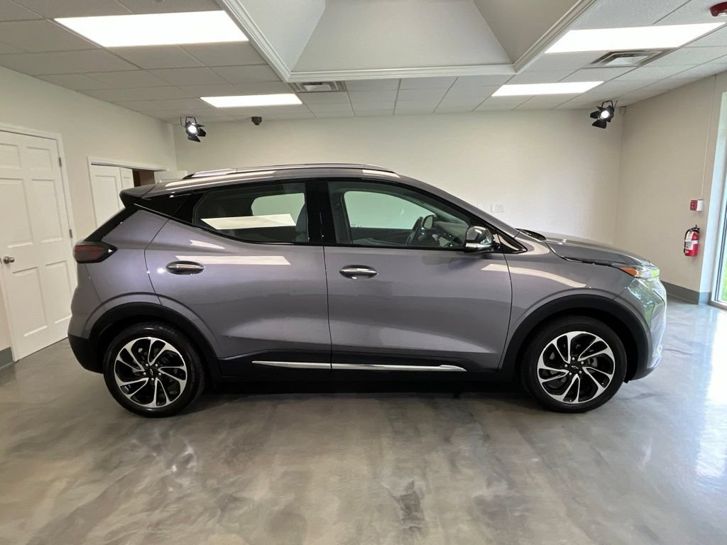 Used 2023 Chevrolet Bolt EUV Premier w/ Super Cruise Package FWD image 8