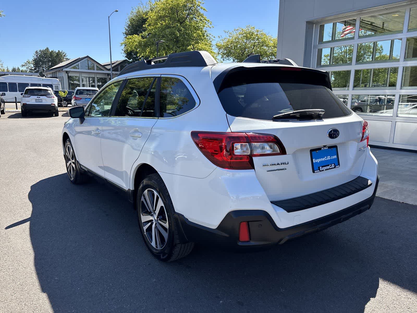 Used 2018 Subaru Outback 2.5i Limited AWD/4WD image 3