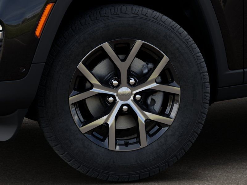 Used 2025 Jeep Grand Cherokee Limited w/ Luxury Tech Group II image 9