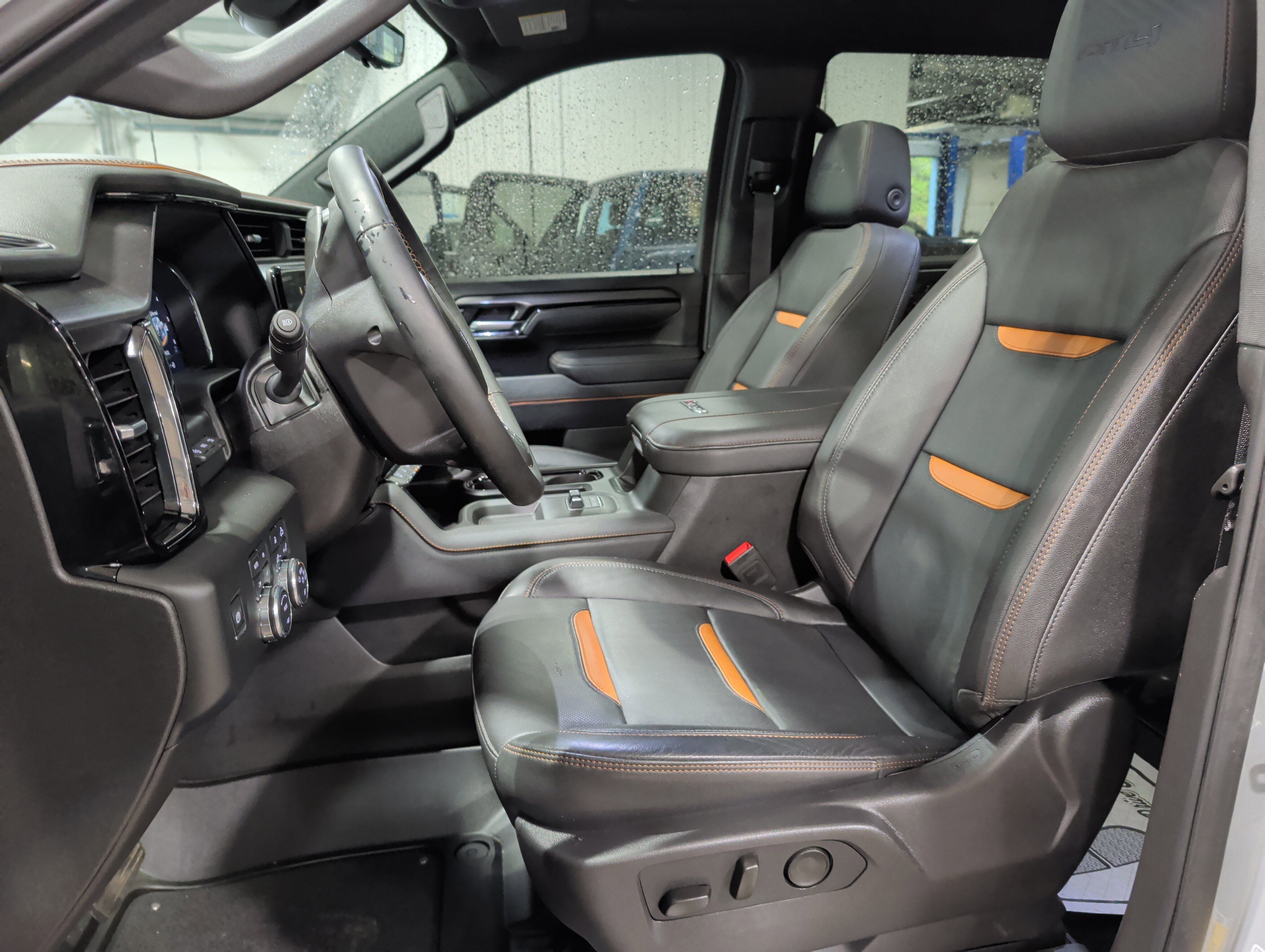 Used 2025 GMC Sierra 2500 AT4 w/ AT4 Premium Plus Package AWD/4WD image 9