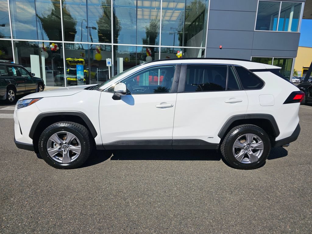 Used 2025 Toyota RAV4 XLE AWD/4WD image 8
