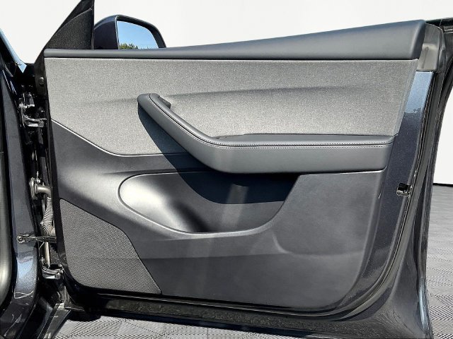 Used 2026 Tesla Model Y 2WD image 28