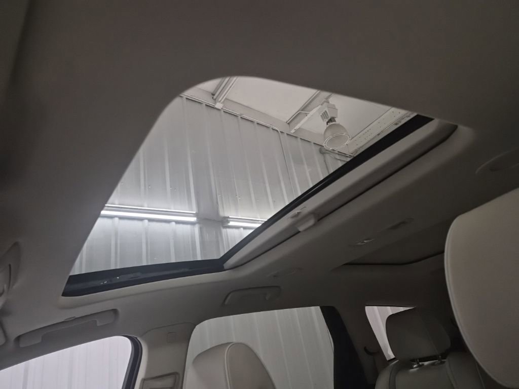 Used 2024 Buick Enclave Avenir w/ Avenir Technology Package image 39