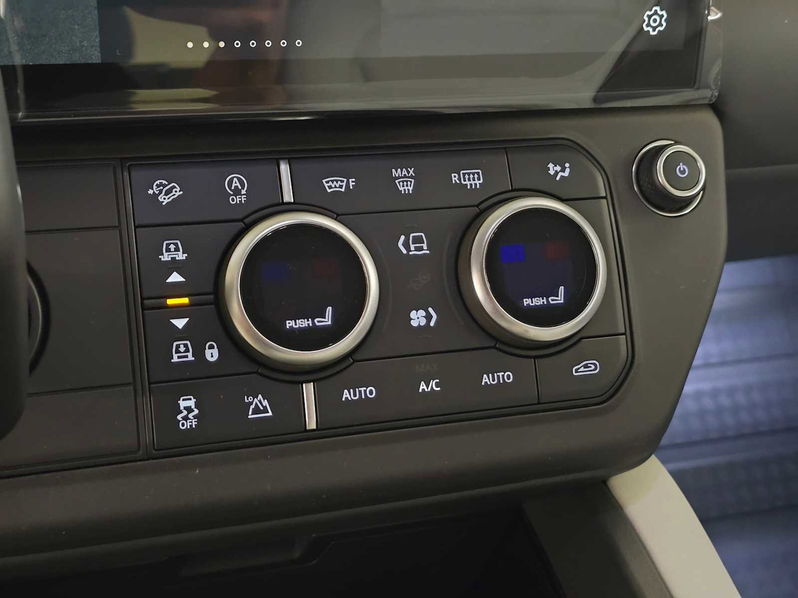 New 2026 Land Rover Defender 110 X-Dynamic SE AWD/4WD image 30
