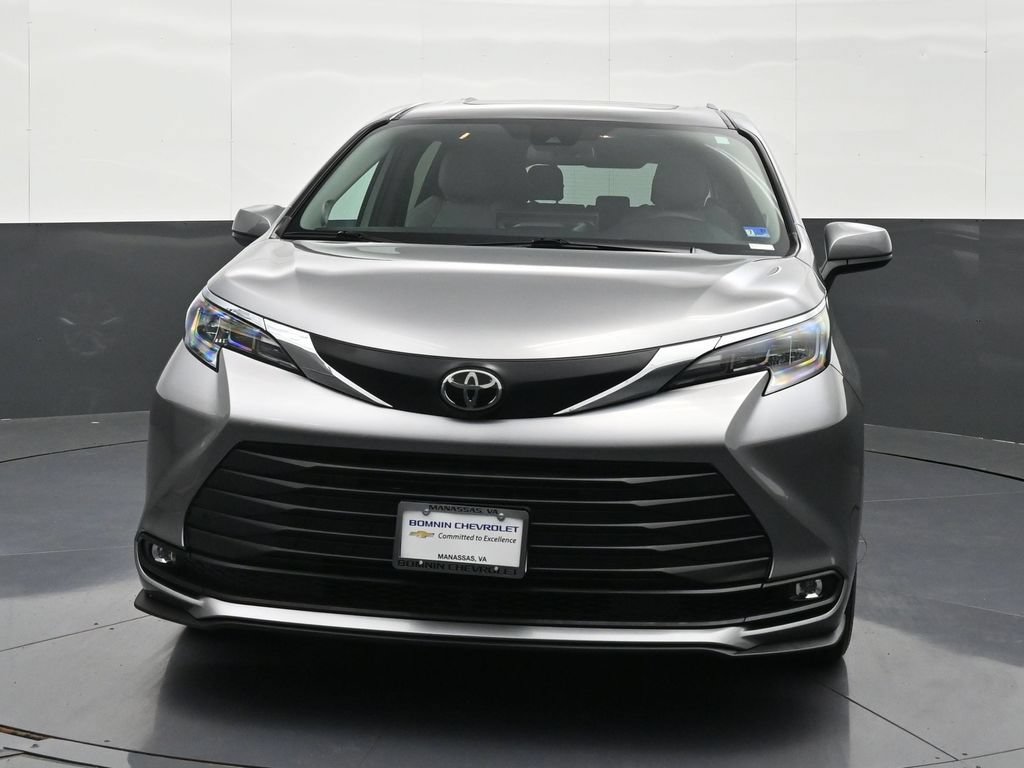 Used 2026 Toyota Sienna XLE FWD image 8