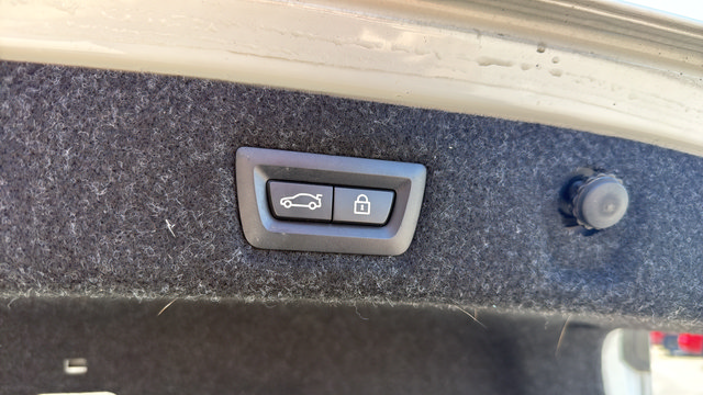 Used 2022 BMW 530i w/ Convenience Package RWD image 10