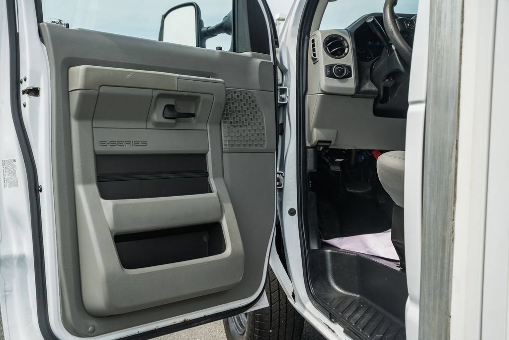 Certified 2021 Ford E-350 and Econoline 350 Super Duty w/ Power Windows & Locks Group RWD image 32