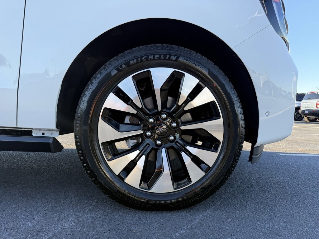 New 2025 Ford Expedition Max Platinum w/ Driver's Package image 35