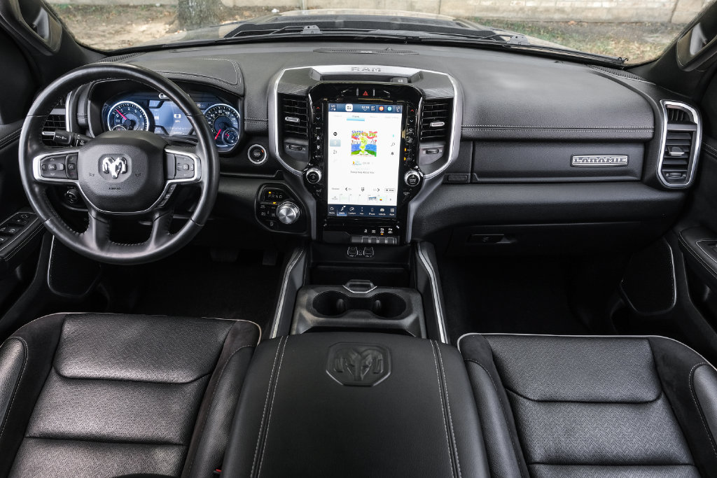 Used 2023 RAM 1500 Laramie AWD/4WD image 5