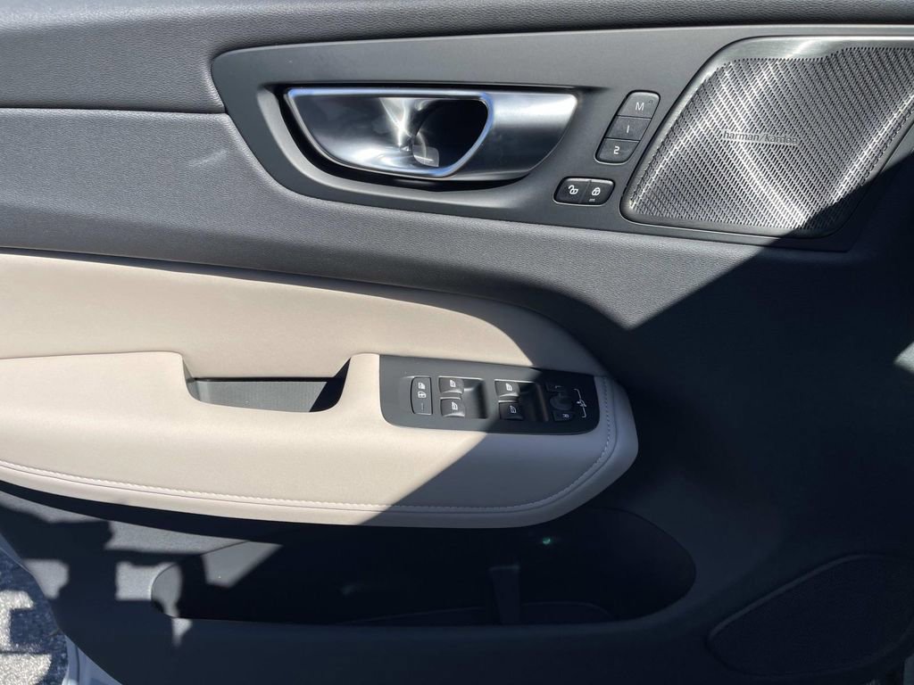 New 2026 Volvo XC60 B5 Plus w/ Climate Package image 22
