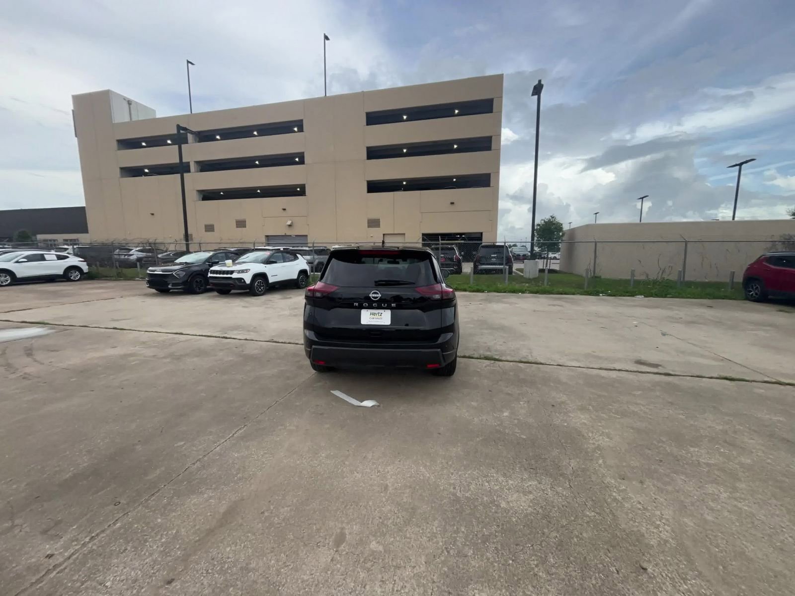 Used 2025 Nissan Rogue SV FWD image 16