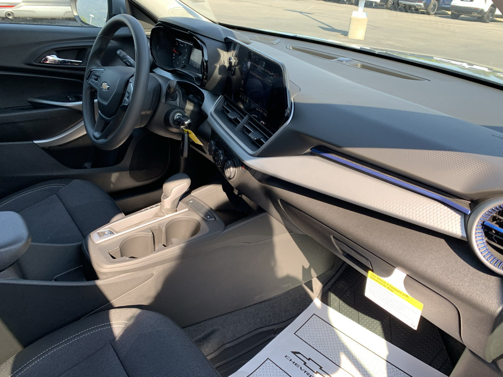 New 2026 Chevrolet Trax LS w/ LS Convenience Package FWD image 12