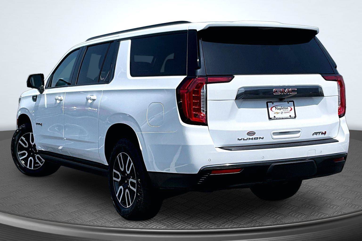 Used 2023 GMC Yukon XL AT4 w/ Technology Package AWD/4WD image 14