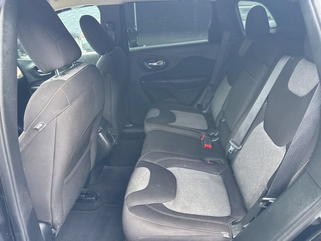 Used 2017 Jeep Cherokee Sport FWD image 14