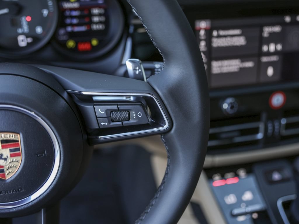 Certified 2026 Porsche Macan AWD/4WD image 18