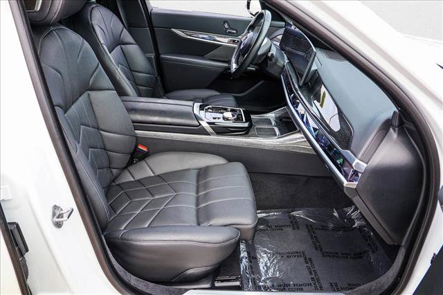 Certified 2024 BMW i7 eDrive50 image 28