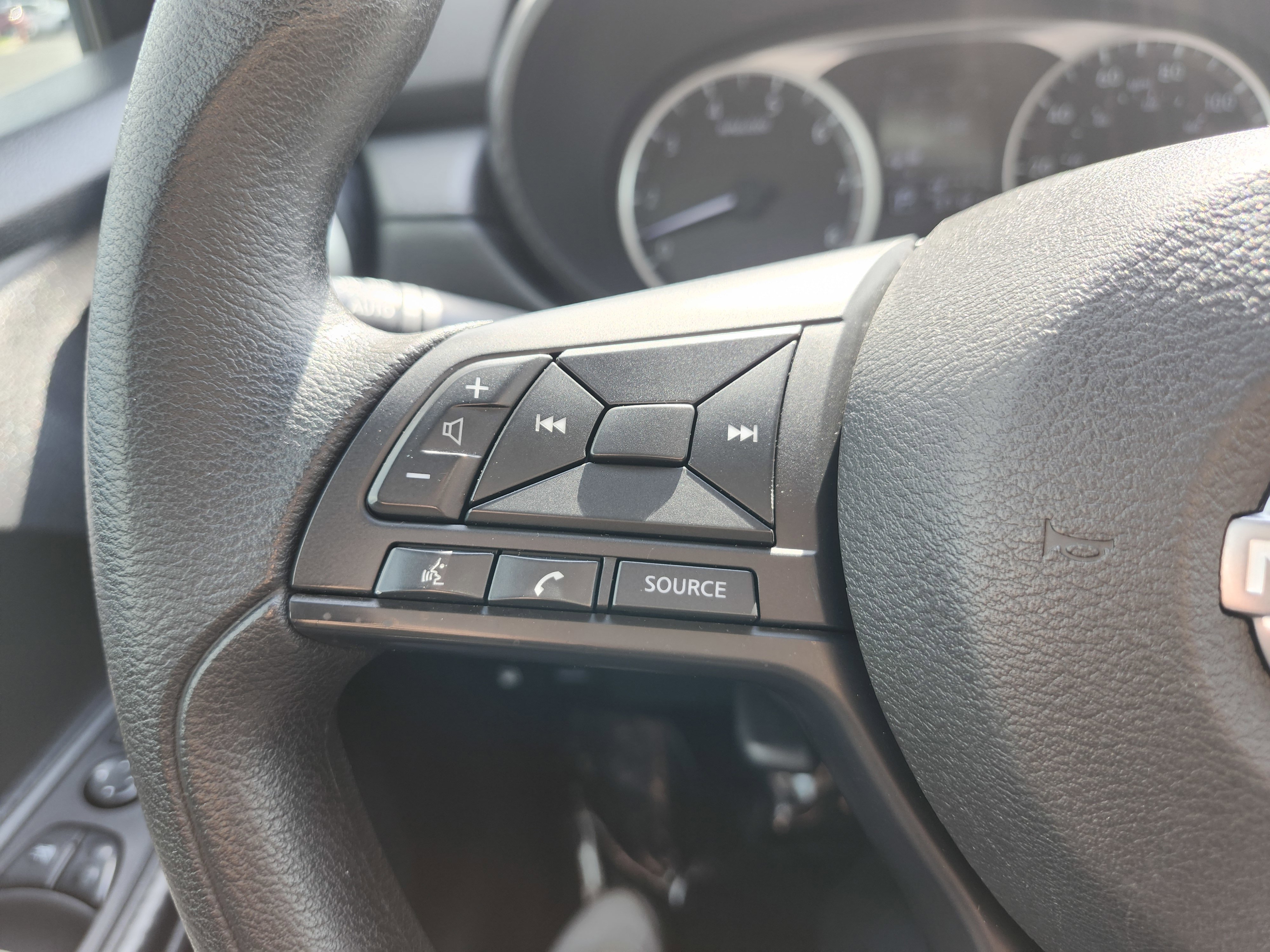Used 2023 Nissan Versa S w/ Trunk Package image 27