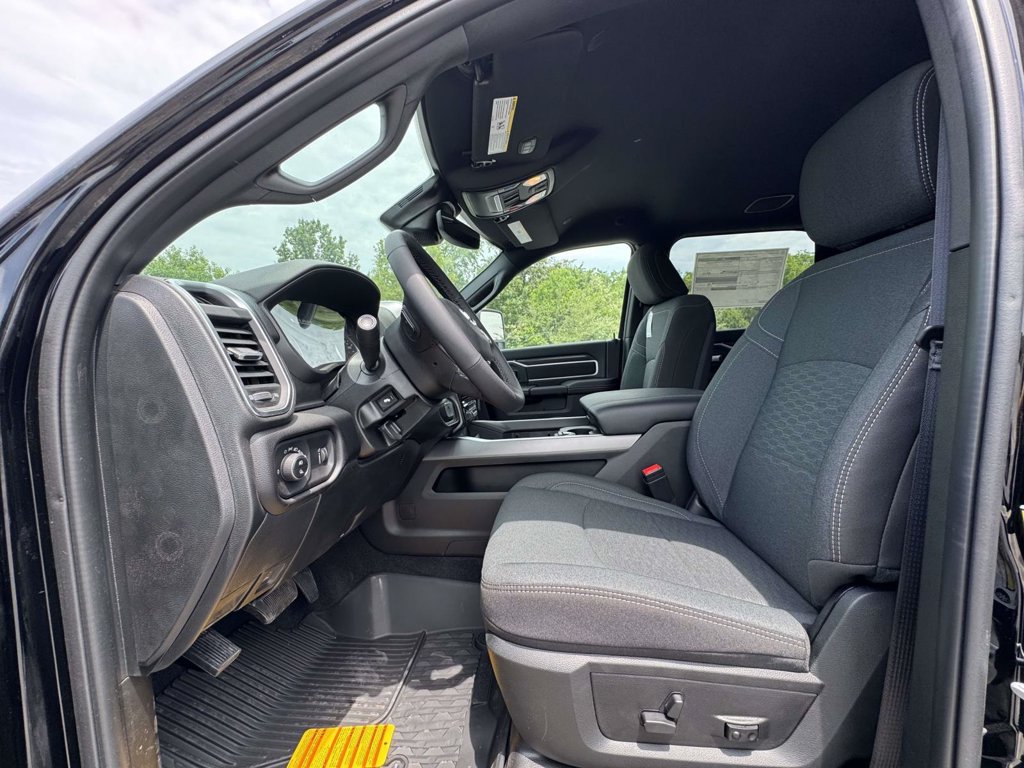 New 2026 RAM 3500 Big Horn AWD/4WD image 12