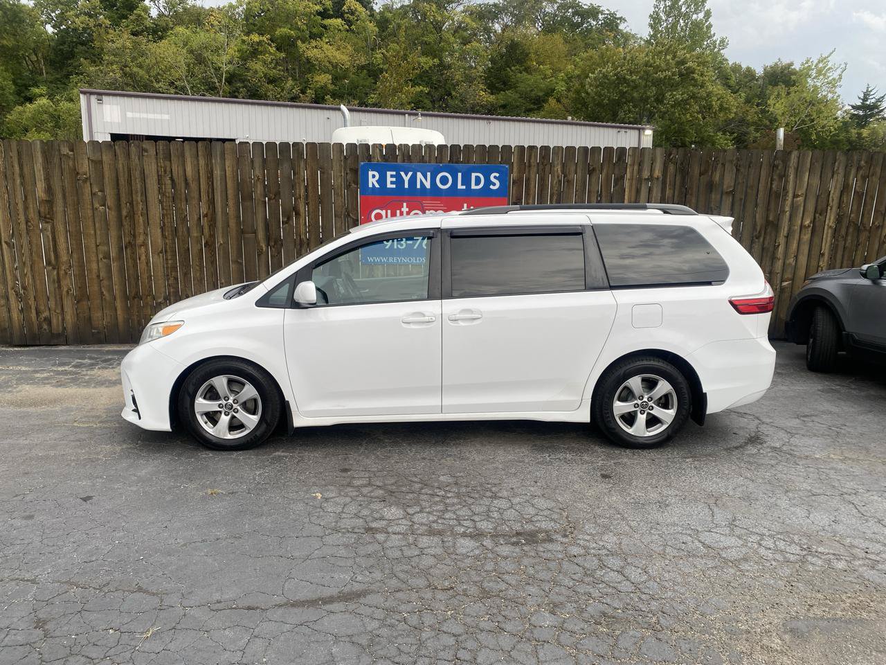 Used 2019 Toyota Sienna LE FWD image 5