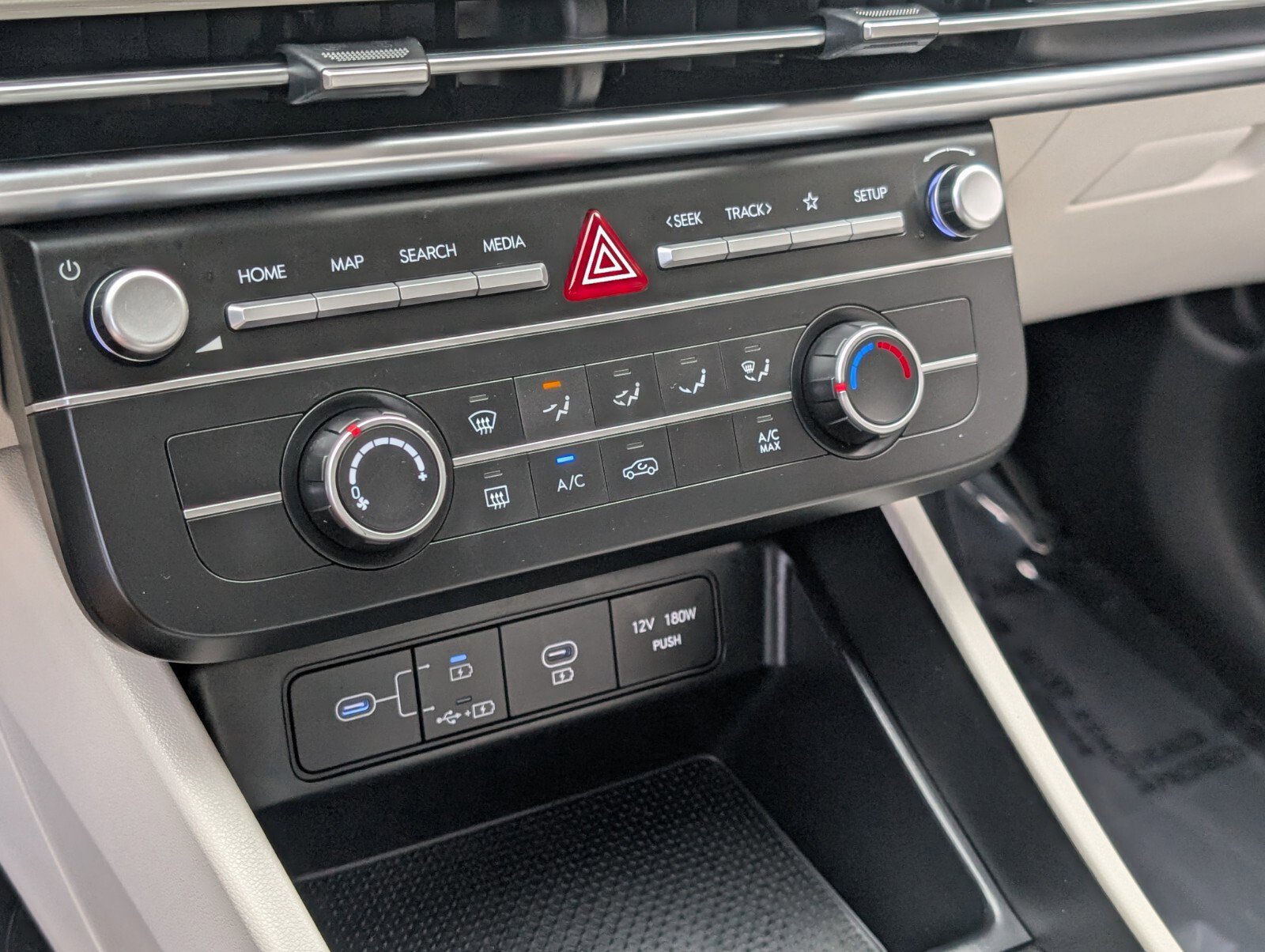 Used 2025 Hyundai Tucson SE image 25