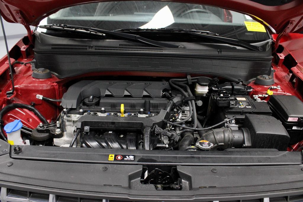 Certified 2025 Hyundai Venue Limited FWD image 18