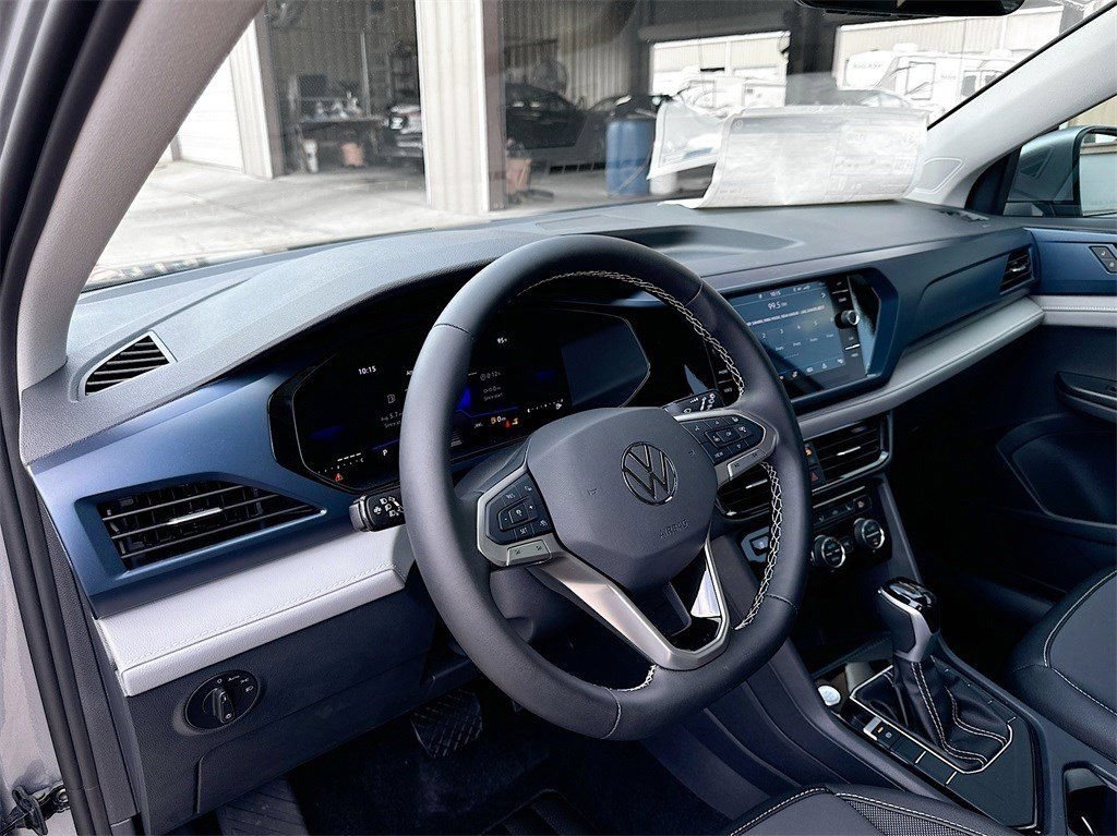 Used 2024 Volkswagen Taos SE FWD image 9
