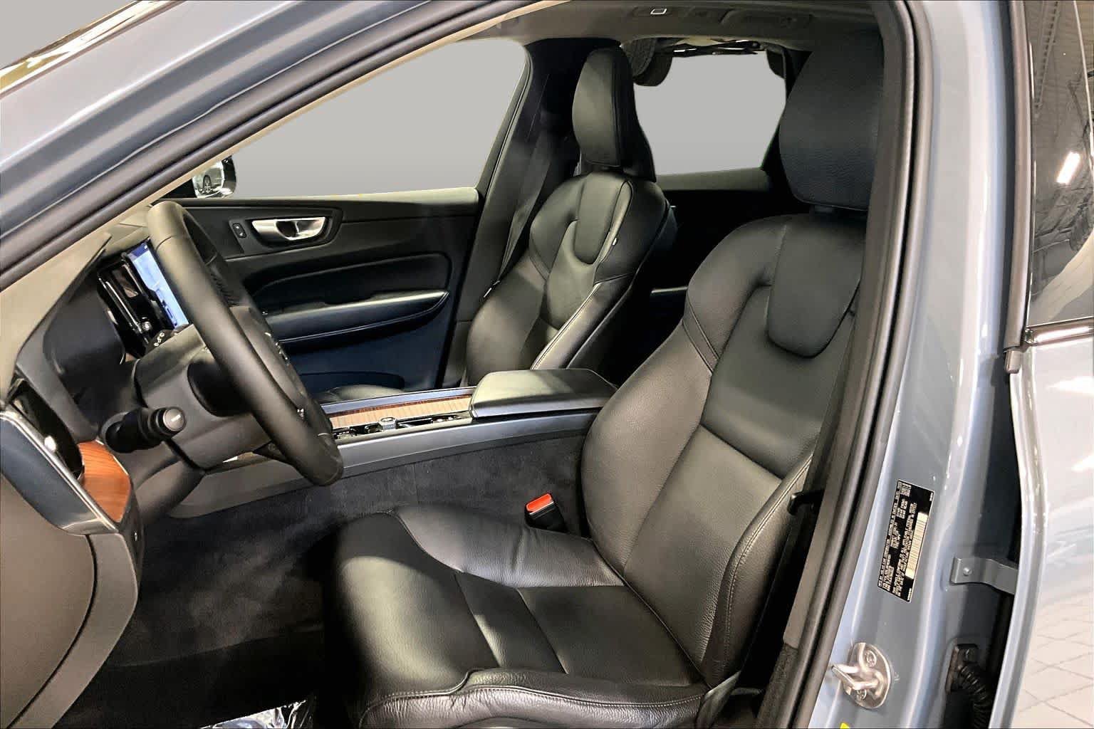 Used 2024 Volvo XC60 B5 Plus w/ Climate Package AWD/4WD image 9