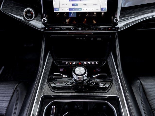 Used 2022 Jeep Wagoneer Series III w/ Premium Group I image 24