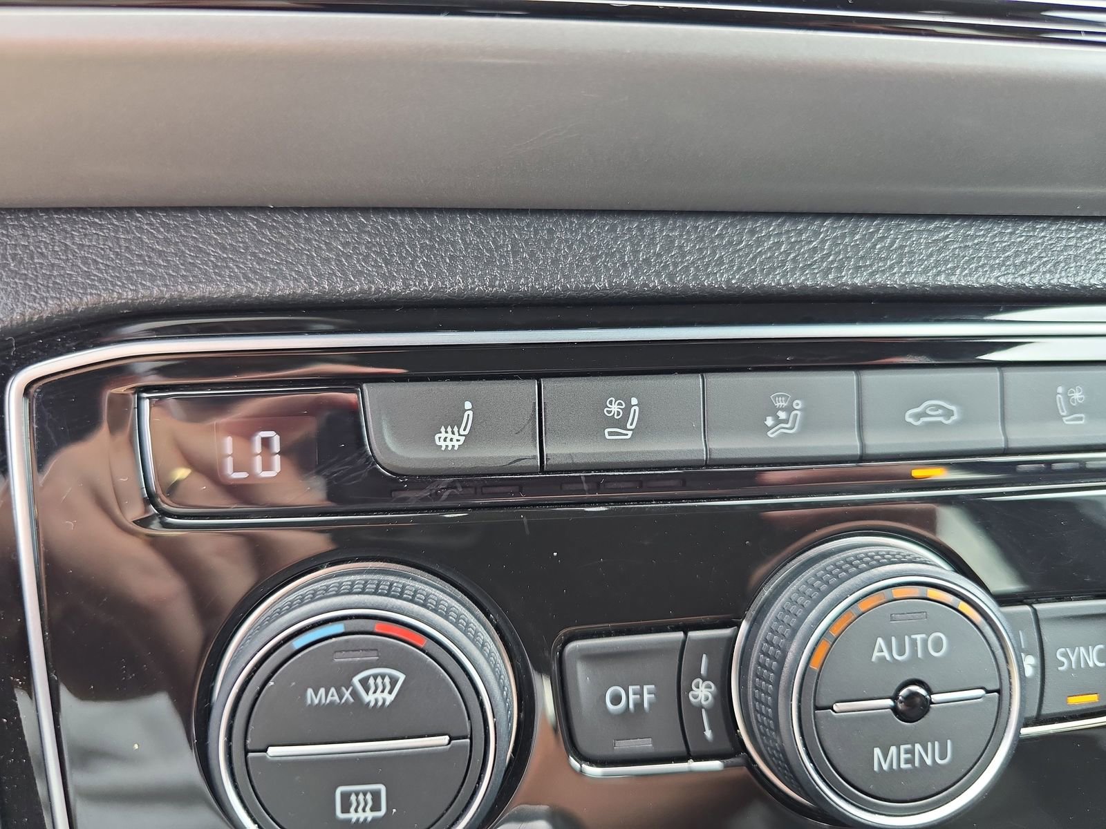 Used 2020 Volkswagen Atlas Cross Sport SEL Premium image 19