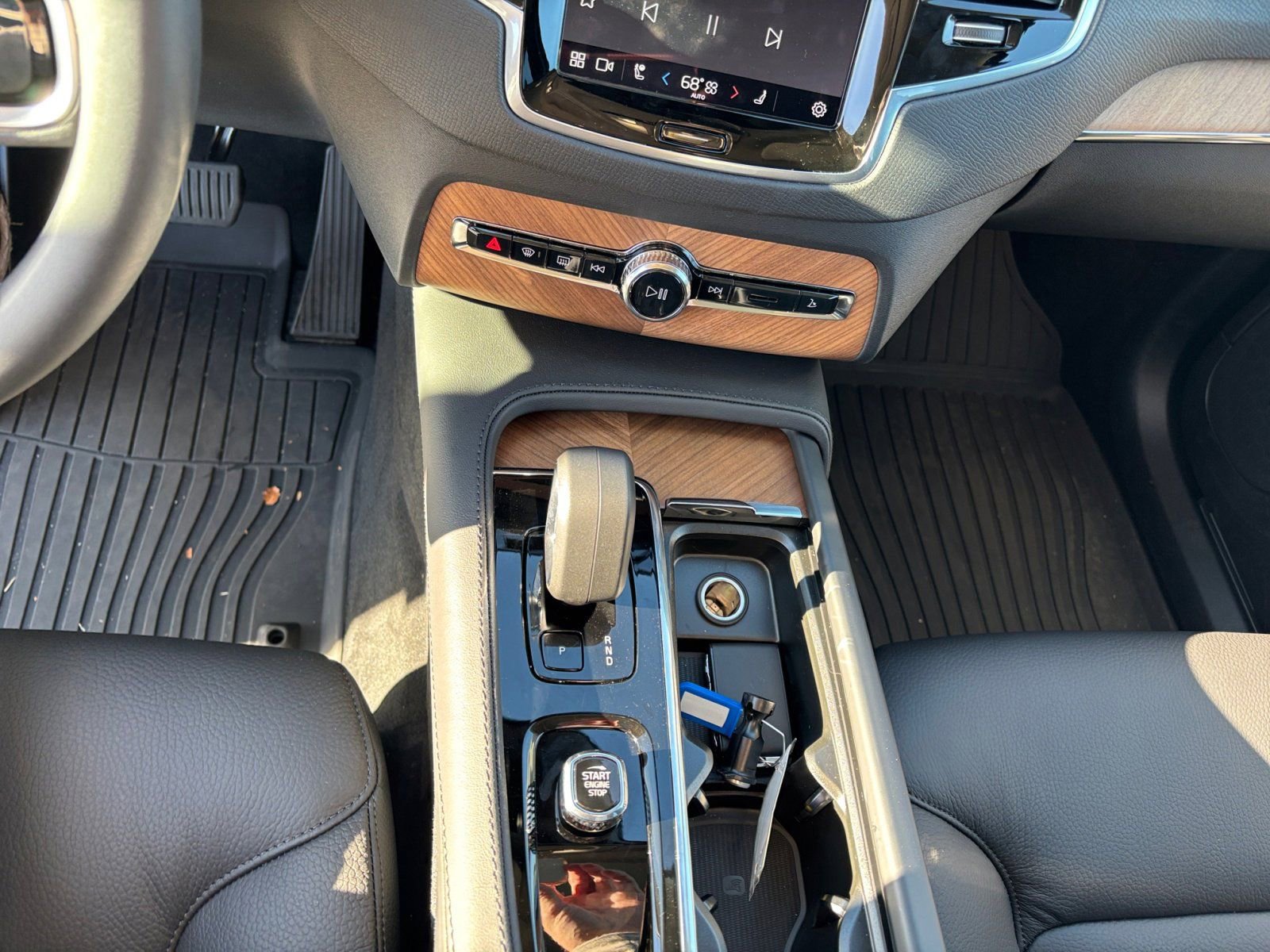 New 2025 Volvo XC90 B6 Plus w/ Protection Package Premier image 11