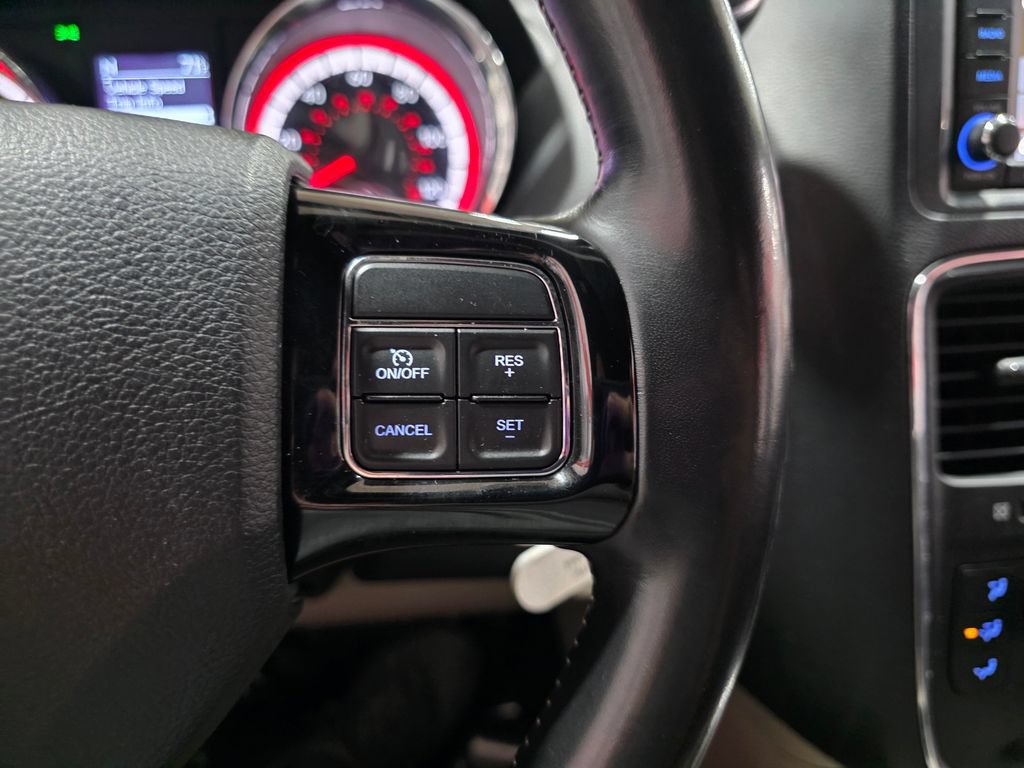Used 2020 Dodge Grand Caravan SXT w/ Rear Park Assist Package FWD image 27
