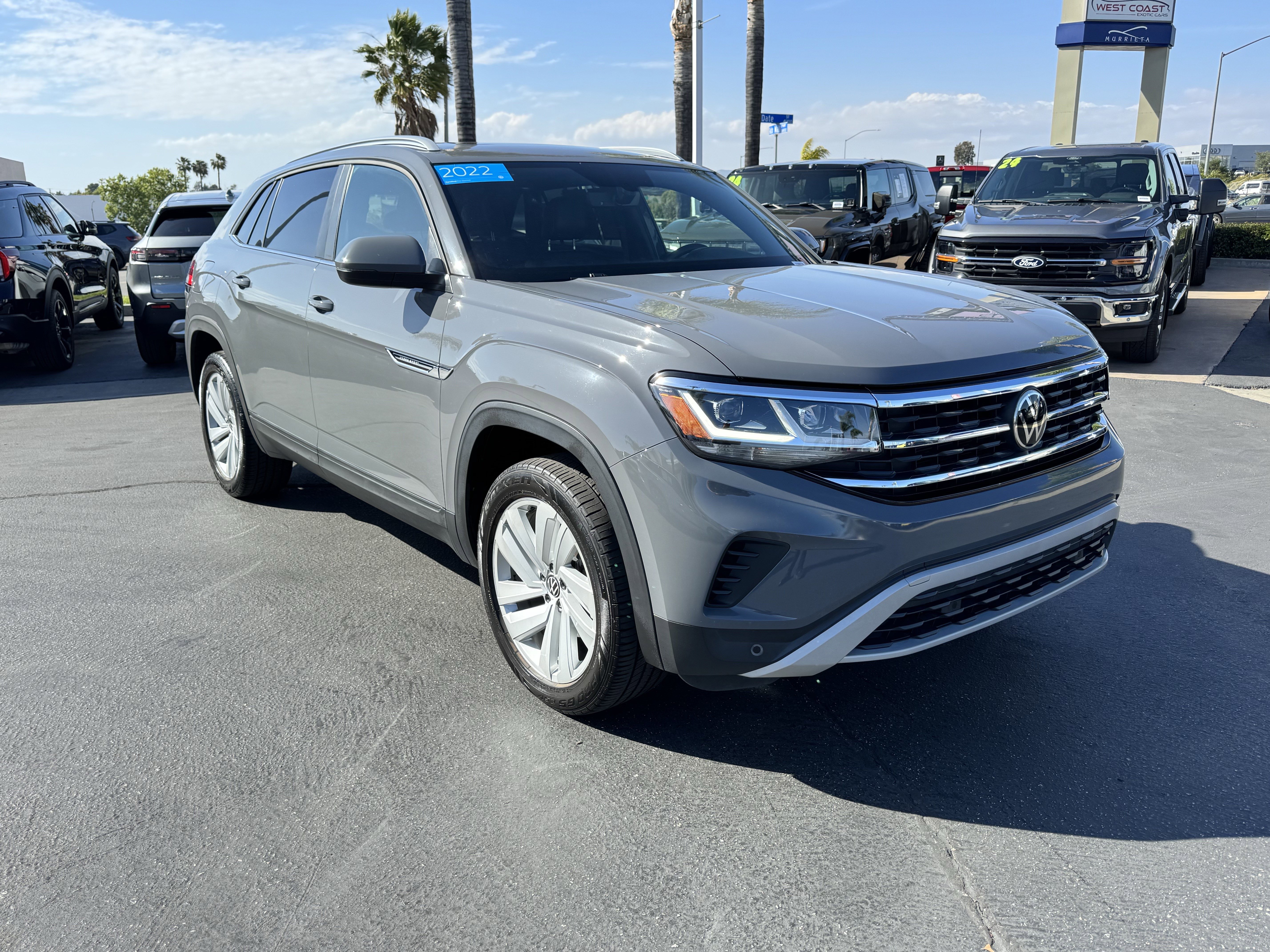 Certified 2022 Volkswagen Atlas Cross Sport SE w/ Panoramic Sunroof Package FWD image 2